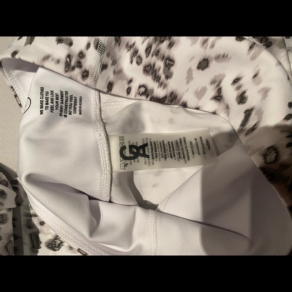 Good American Shin Leggings - Picture 6 of 8